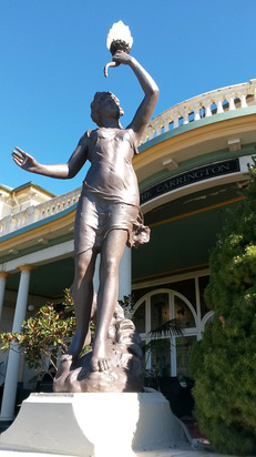 Carrington Hotel entrance statue, Katoomba NSW, photo by james Gilberd Strange Occurrences paranormal New Zealand